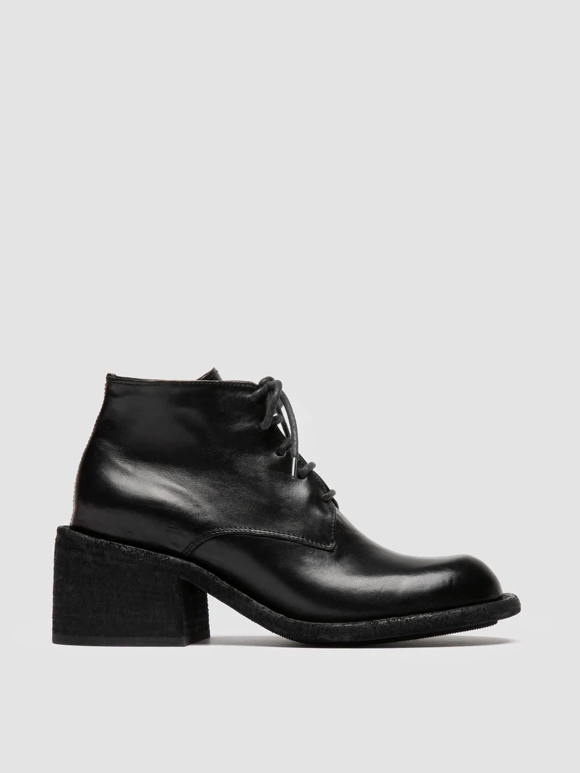 WILDS 002 - Black Leather Chukka Boots,Women