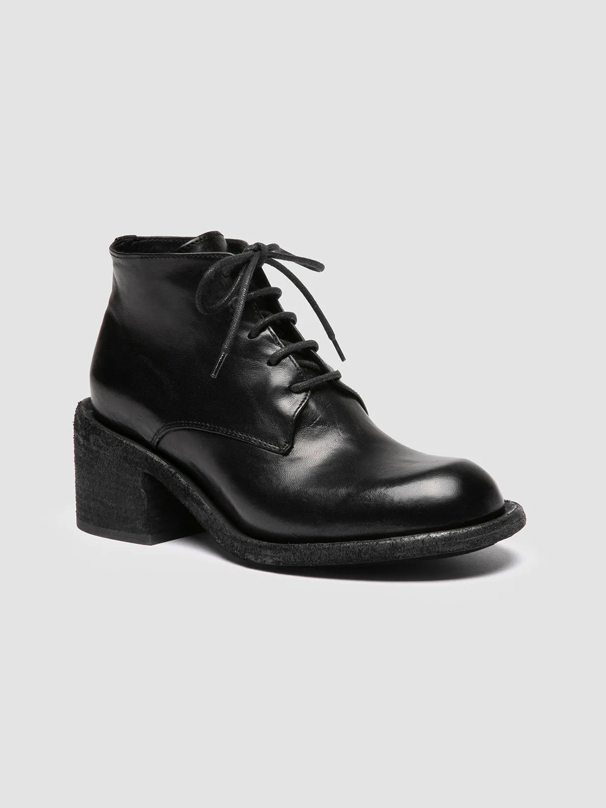 WILDS 002 - Black Leather Chukka Boots,Women