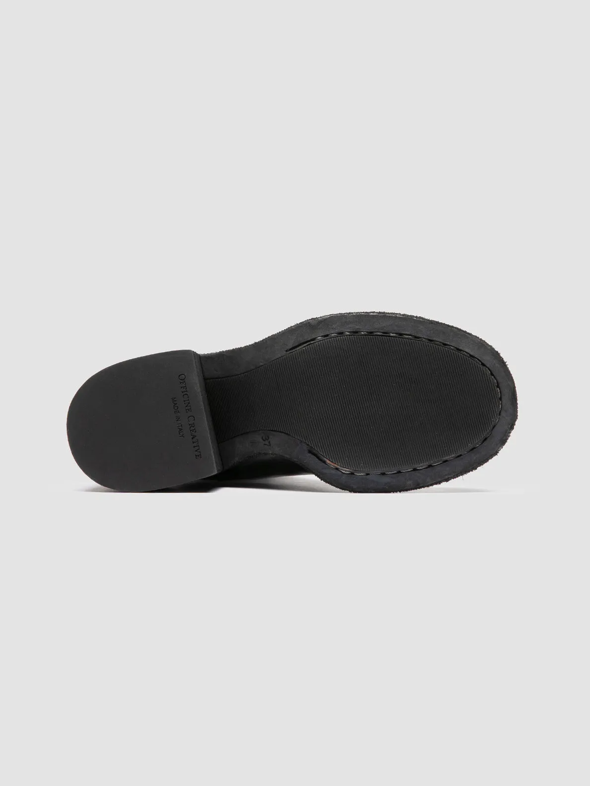 WILDS 002 - Black Leather Chukka Boots,Women