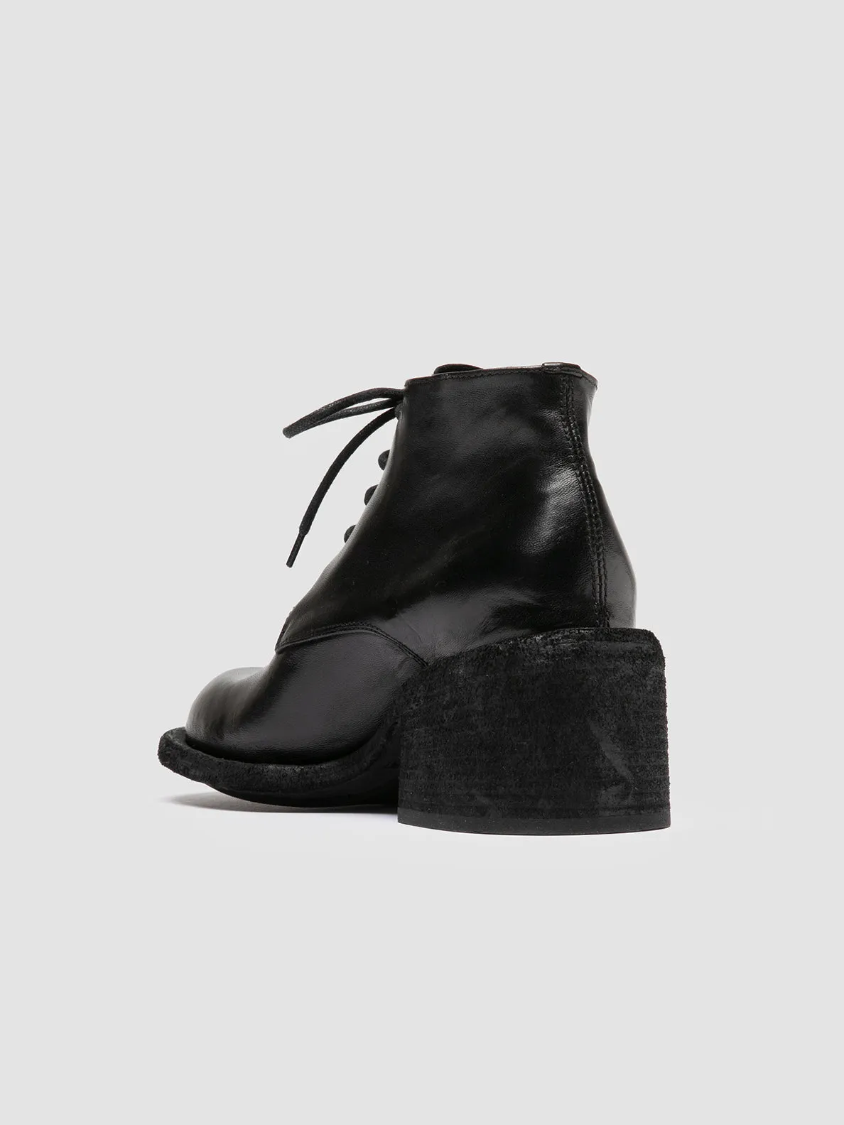 WILDS 002 - Black Leather Chukka Boots,Women